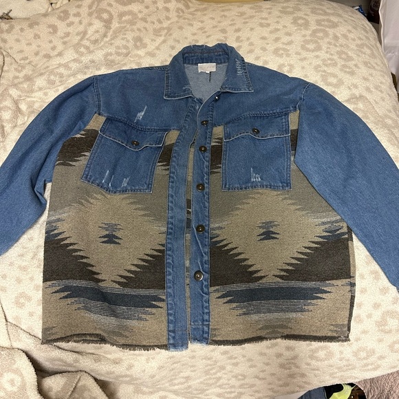 Entro Shacket - Picture 2 of 2